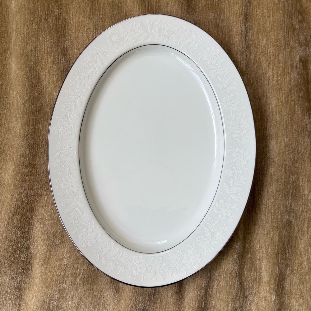 Noritake Ranier Elegant White Oval Serving Platter 13 5/8"